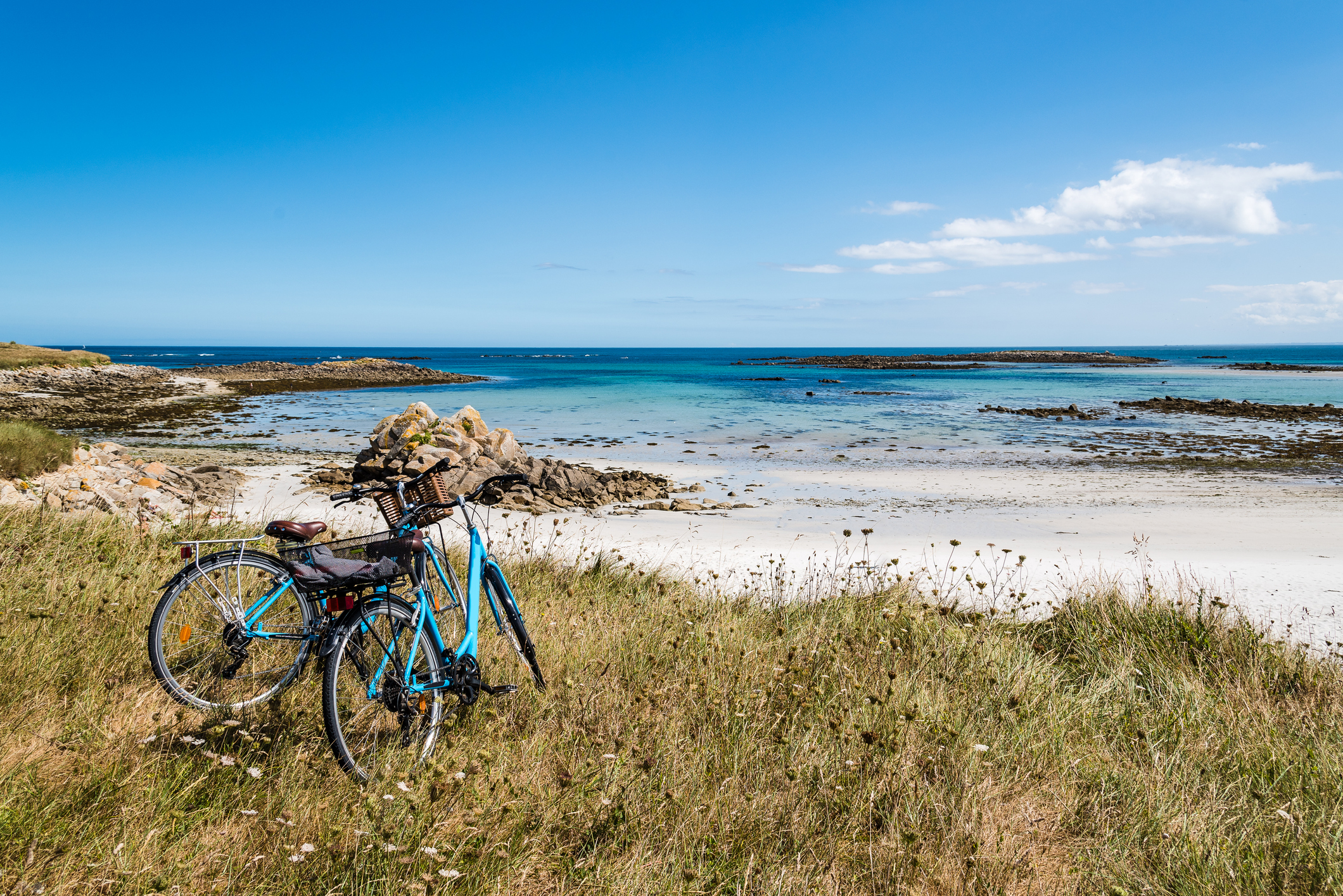 sea view with two bikes in brittany close to our hotel with swimming pool